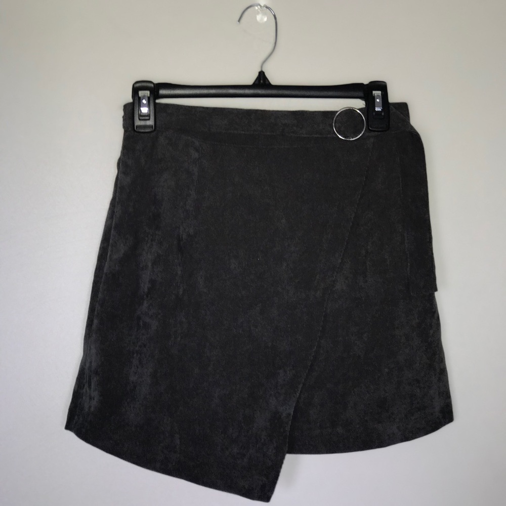 High-waisted dark grey ribbed skirt